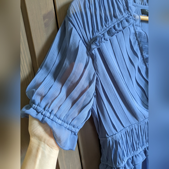 Feminine blue flowy dress - Picture 4 of 14